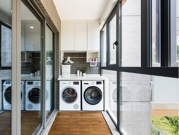 陽臺推拉窗怎么拆下來